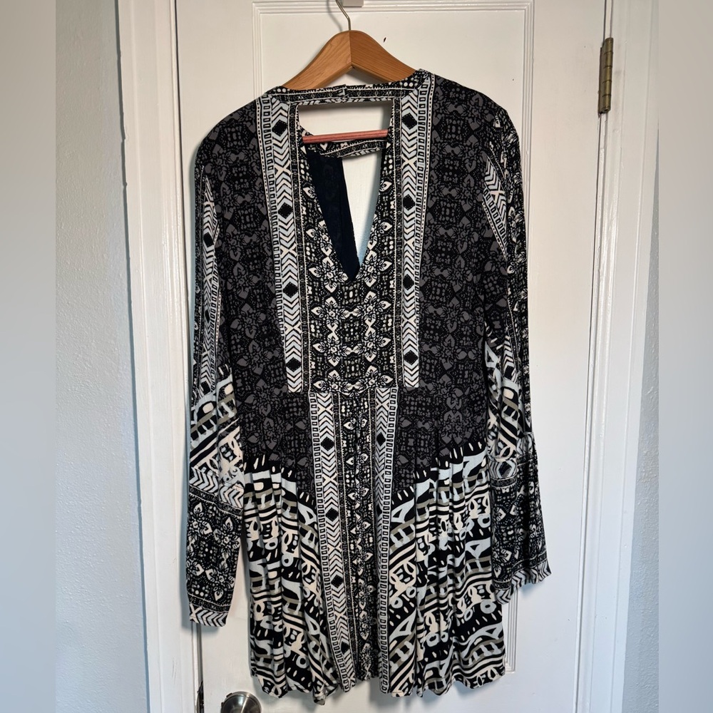 Free People Black & White Mini Floral Tunic Deep V & Cut Out Side Zip pockets